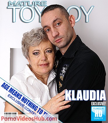 1_Mature.nl_presents_Klaudia_D.__59__in_Chubby_mature_lady_doing_her_toyboy_-_03.05.2018.jpg