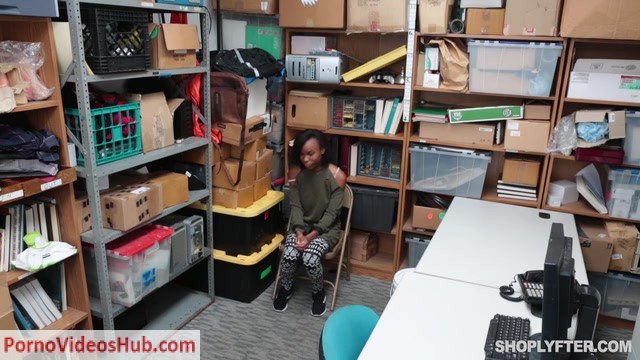 Shoplyfter_presents_Ivory_Logan_-_09.05.2018.mp4.00003.jpg