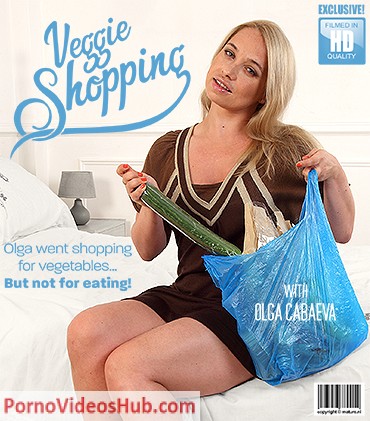 1_Mature.nl_presents_Olga_Cabaeva_37_-_This_naughty_mom_has_bought_some_veggies__to_play_with_-_11.10.2018.jpg