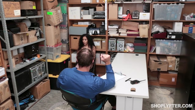 TeamSkeet_-_Shoplyfter_presents_Liv_Revamped_-_Case_No._4242512___15.05.2019.mp4.00002.jpg