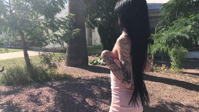 ManyVids_presents_KimberveilsAZ_-_First_Outdoor_Nude_Walk_Down_Street.mp4.00008.jpg
