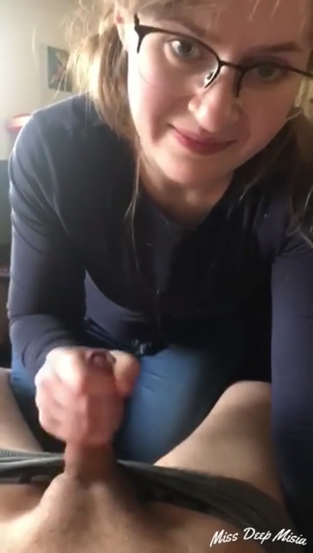 Miss_Deep_Misia_aka_maskbj_in_59_Handjob_and_Cum_Swallow_-_Mobile_Phone_Video.mp4.00008.jpg