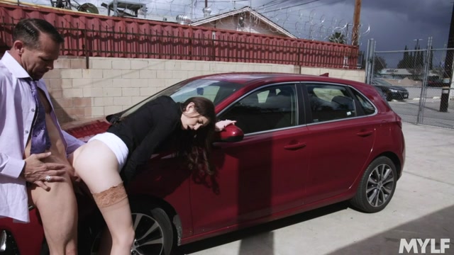 MYLF___MomDrips_presents_Angelina_Diamanti_in_Dripping_Cooch_In_The_Corner_Office___11.08.2019.mp4.00015.jpg