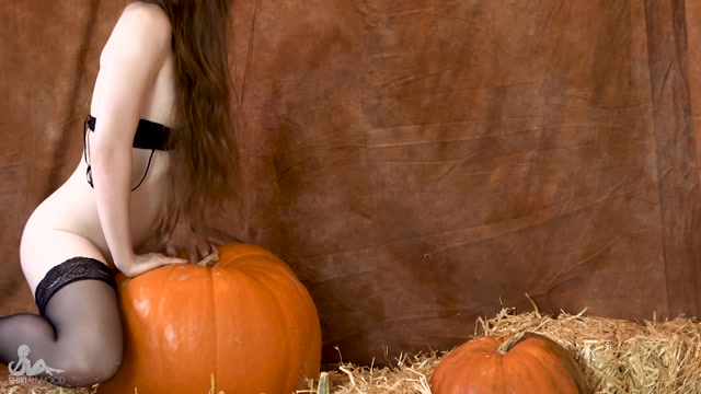 ManyVids_presents_Shiri_Allwood_in_Jack-Off-Lantern_-_21.10.2019_-__19.99__Premium_user_request_.mp4.00013.jpg