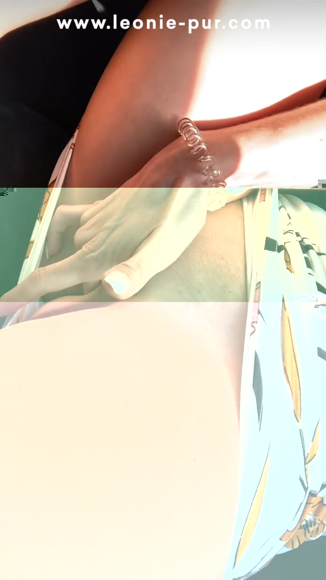 MyDirtyHobby_presents_Leonie-pur_-_Privates_Handyvideo__OMG_das_habe_ich_nicht_gemacht___Im_Taxi_zum_Orgasmus_gefingert_18.11.19_2160p.mp4.00005.jpg