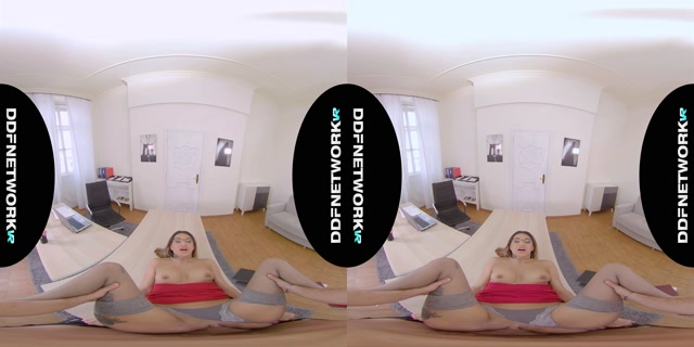 DDFnetworkvr_presents_Hardcore_Office_Romp_-_Roxy_Lips_5K.mp4.00006.jpg