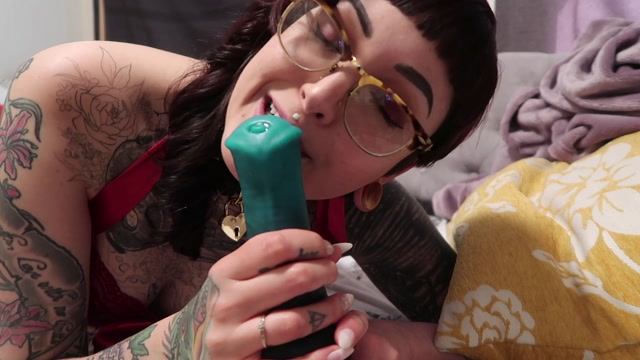 Jude_Ryan_-_Mommy_Milks_her_Boy_s_Cock.mp4.00003.jpg