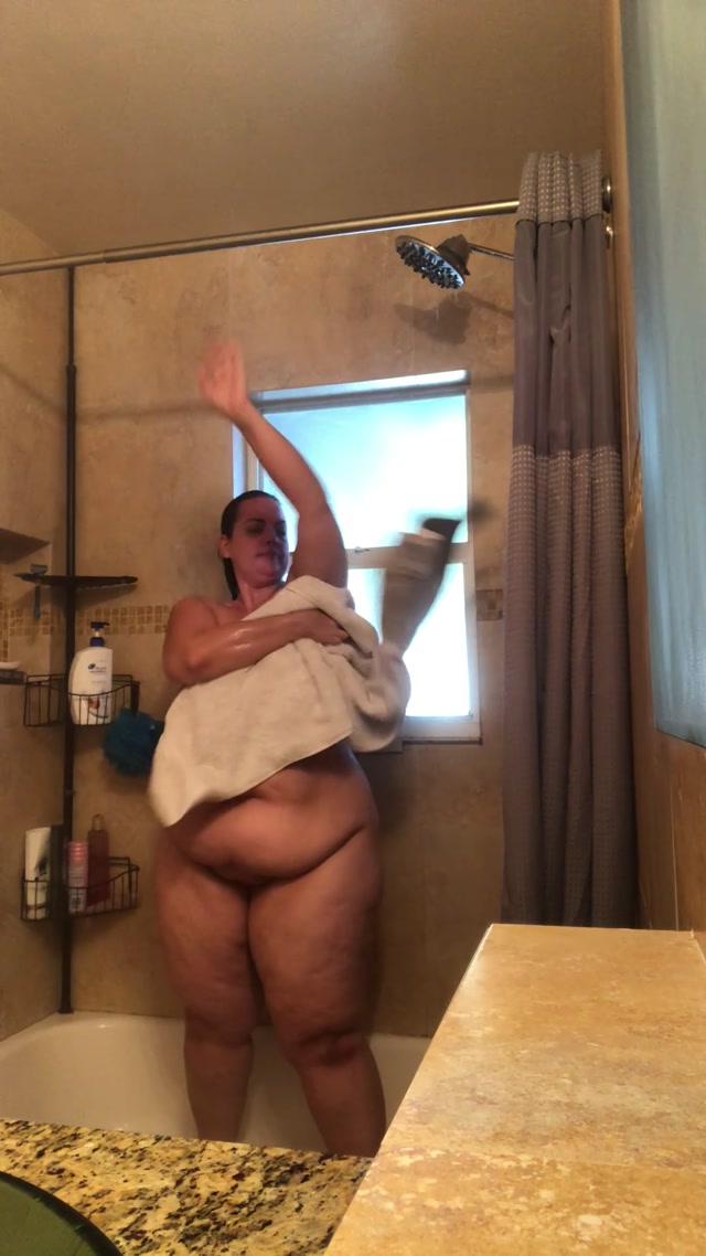 Kateskurves_-_BBW_Shower_With_Me.mp4.00014.jpg
