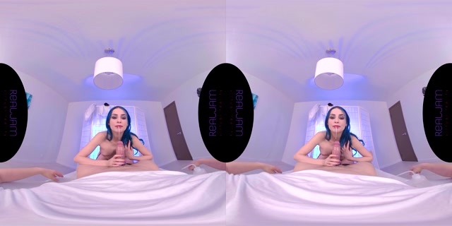RealJamVR_presents_Antivirus_-_Jewelz_Blu_4K.mp4.00004.jpg