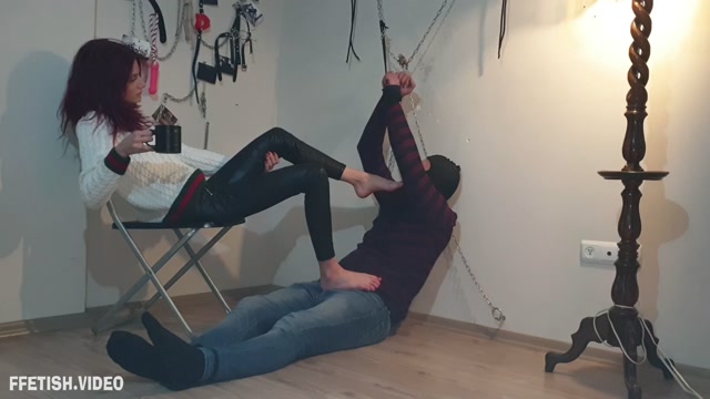 Turkishmistressaylin_-_Coerced_Feet_Worship.mp4.00015.jpg