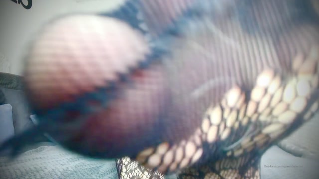 queendeserves_28-02-2020_Worship_my_superior_soles.mp4.00006.jpg