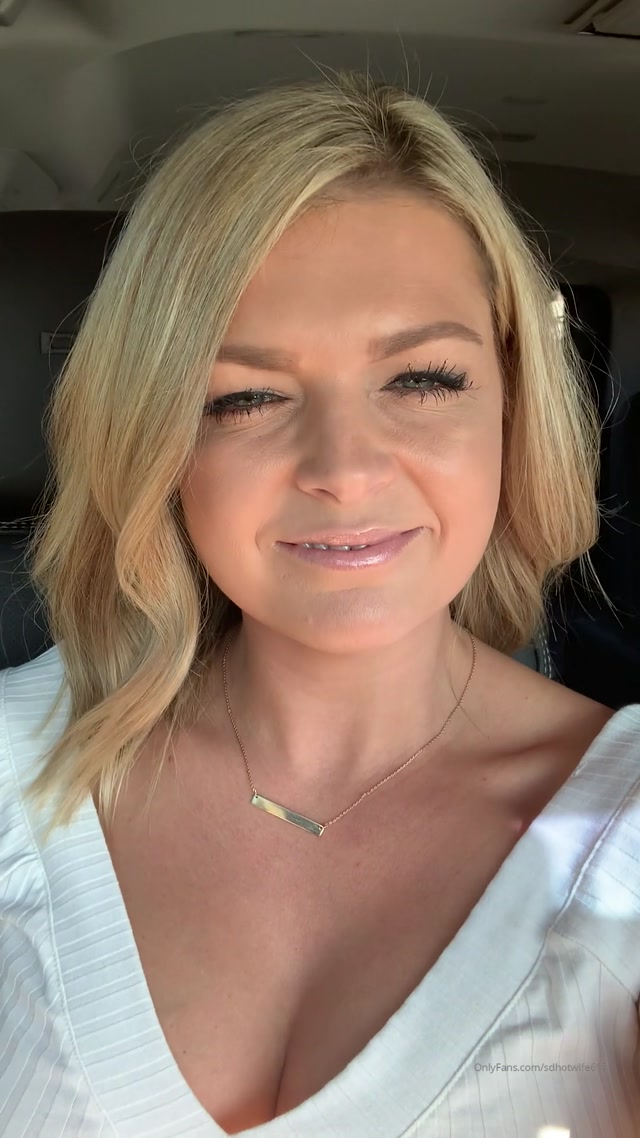 Cali_Hotwife_2019-10-27-Q_A_Saturday_Hey_loves_-5db4e8d956ca12f891d61.mp4.00004.jpg