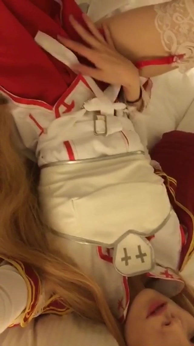 Emily_Grey_in_Cosplay_And_Hotel_Snaps_2017.mp4.00002.jpg