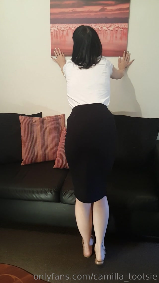 camilla_tootsie_19-05-2019_I_am_always_being_watched__41_._A_little_candid_treat_for_you_guys__41_.mp4.00009.jpg