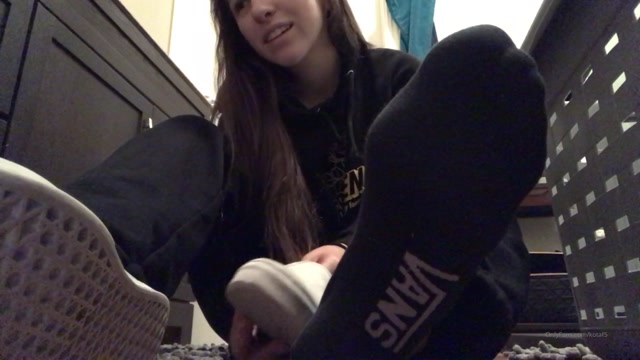 duhkotatoes_02-03-2020_stinky_soles.mp4.00001.jpg