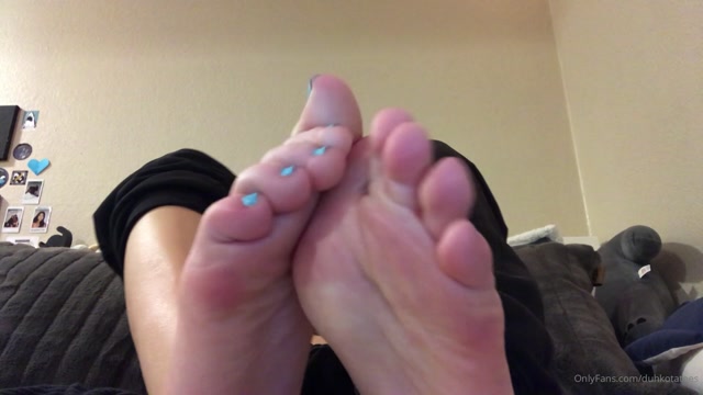 duhkotatoes_08-04-2020_soft_soles_and_blue_toes.mp4.00014.jpg