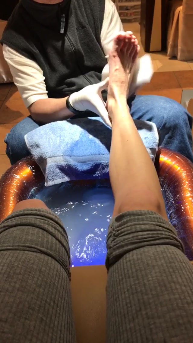 footbaddie_07-12-2018_You_wish_you_could_scrub_my_feet_don_t_you_little_bitch.mp4.00007.jpg