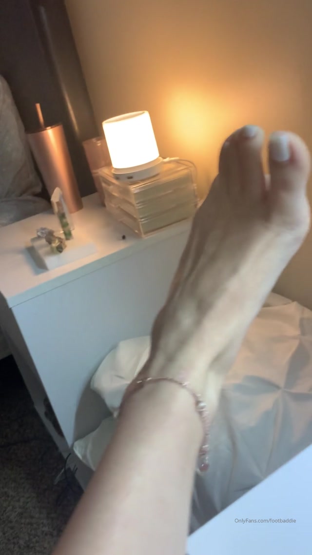 footbaddie_12-03-2020_You_think_I_care_Just_send_more_to_shower_my_feet_in_money.mp4.00003.jpg
