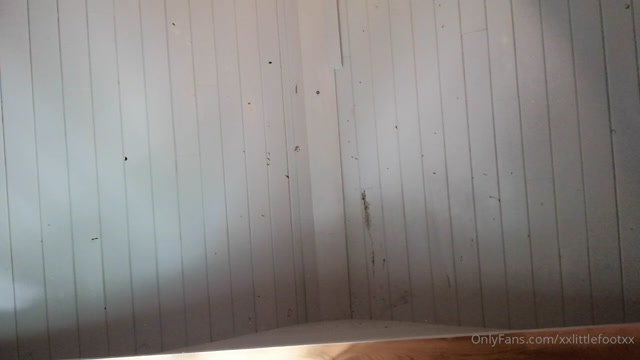 xxlittlefootxx_01-09-2020-109796675-Feeling_large_and.mp4.00003.jpg