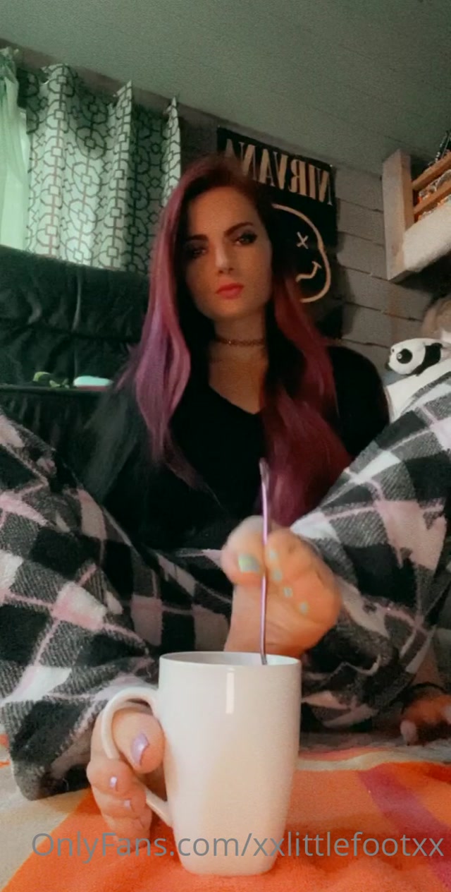 xxlittlefootxx_15-07-2020_Good_morning.mp4.00005.jpg