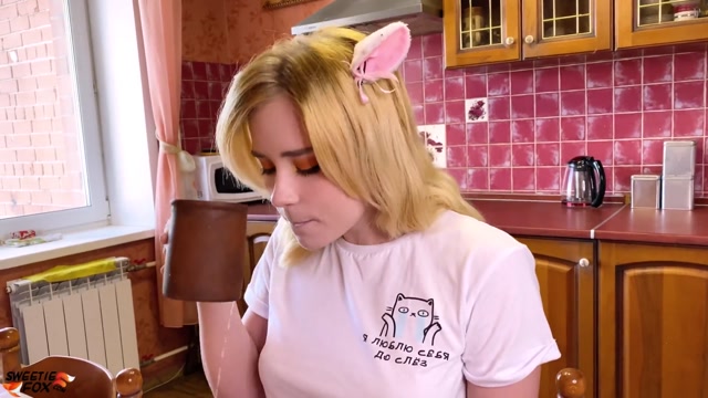 105_Lover_Sensual_Fucking_Babe_and_Fed_Sausage_in_the_Morning_-_Facial_Sweetie_Fox.mp4.00001.jpg