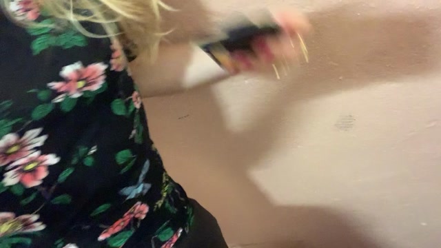findomchristine_19-10-2019_Stairwell_draining_in_my_Burberry_leath.mp4.00013.jpg