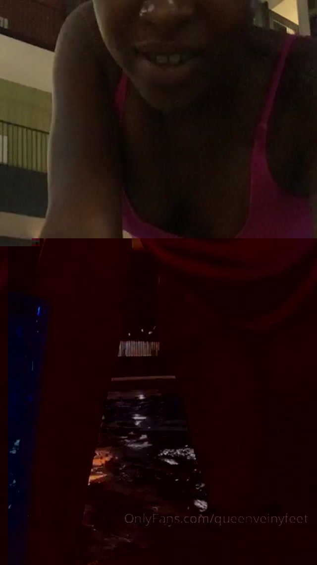 QueenVeinyFeet_0609_-_14.mp4.00013.jpg