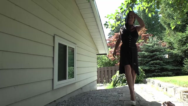 Ts_Rianna_James_-_summerpeefun.mp4.00002.jpg