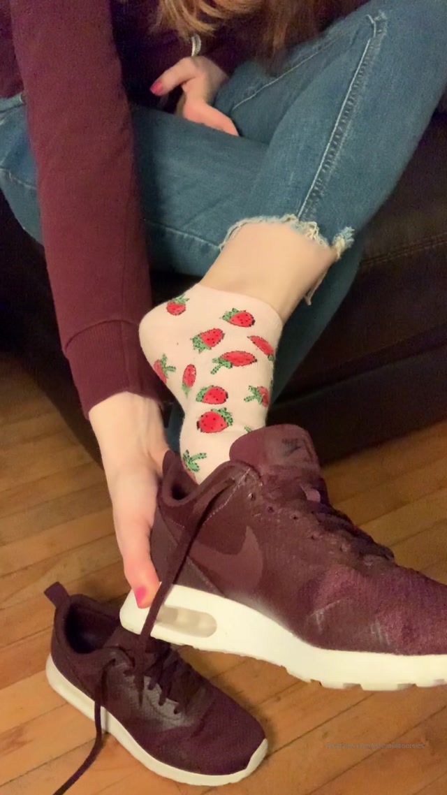 celestialtootsies_09-03-2020_I_got_a_few_new_polishes_today.._I_can_t_wait_to.mp4.00005.jpg