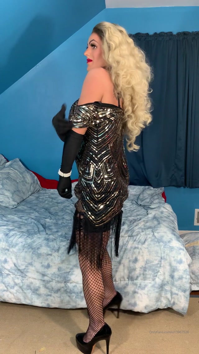 jerseygurl21_25-01-2020_Strip_tease_followed_by_something_a_little_extra.mp4.00002.jpg