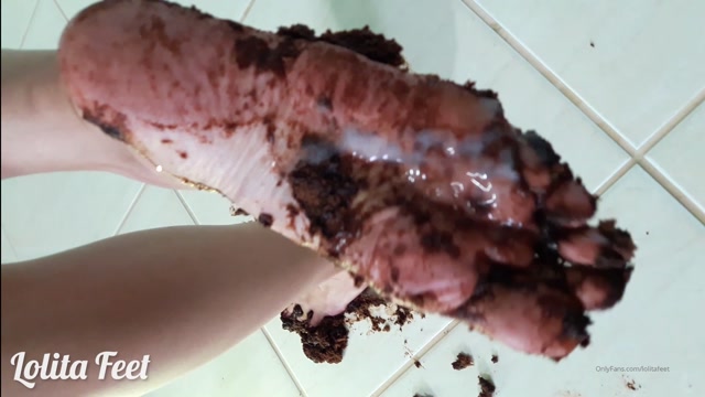 lolitafeet_22-10-2019_The_best_way_to_serve_dessert_to_my_slave_is_this_I_thr.mp4.00015.jpg