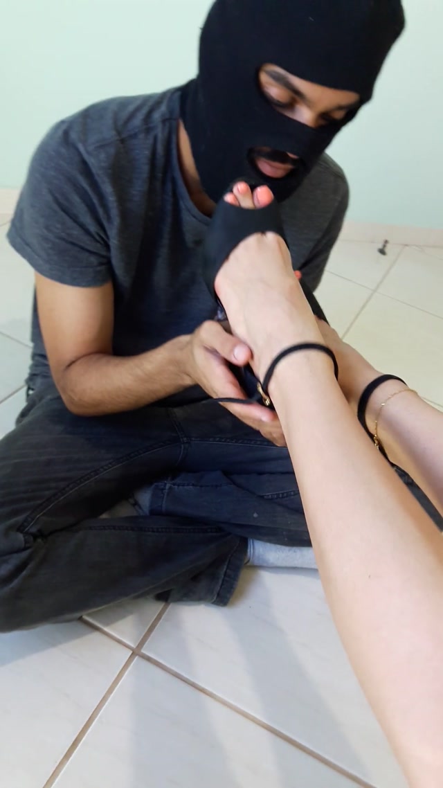 lolitafeet_26-09-2018_Worship_footjob__black_heels_and_peach_nails__-_12_min.mp4.00001.jpg