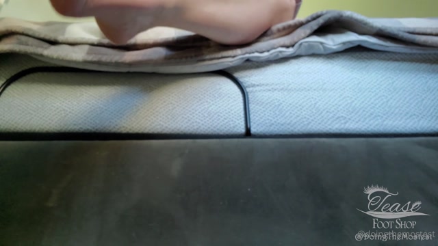 doingthemostest_01-05-2020_Why_are_you_so_fucking_small.mp4.00014.jpg