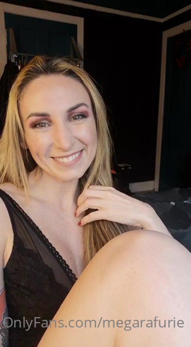 MegaraFurie_2020-04-17_-_Armpit_worship_cuckold_the_life_of_mistress_megara_is.mp4.00012.jpg