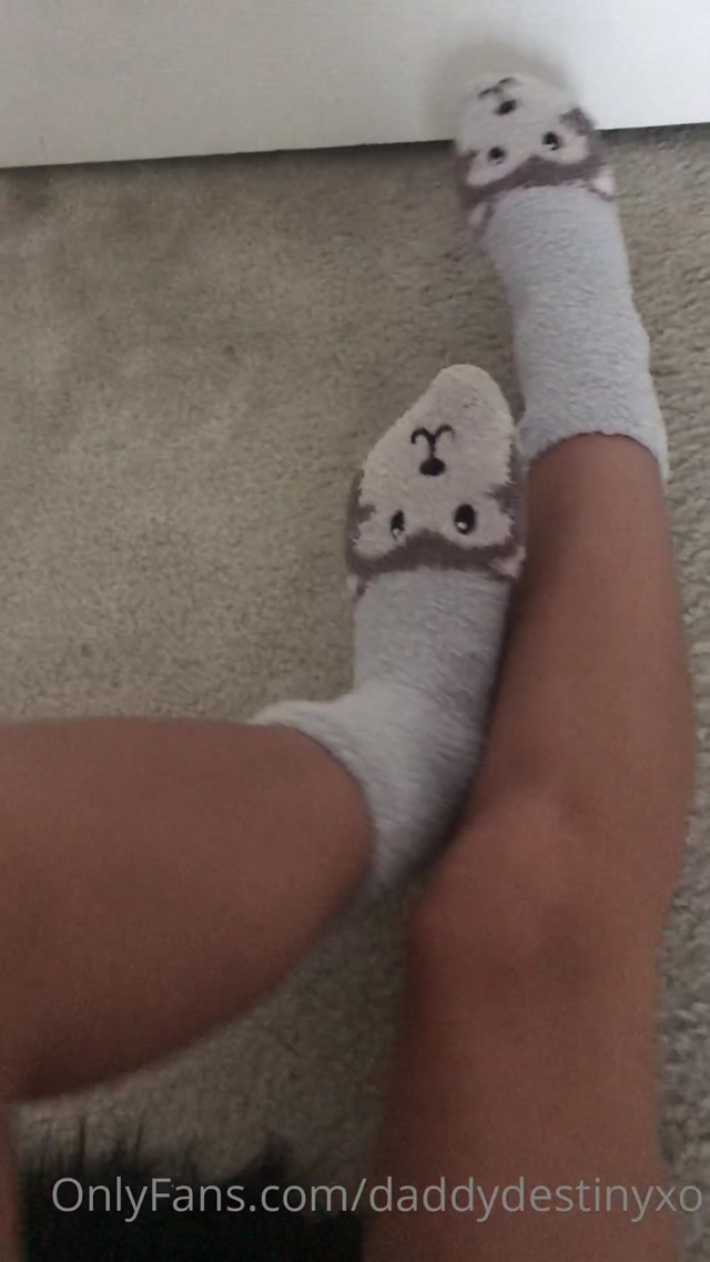 daddydestinyxo_-_Bratty_Joi__fuzzy_socks_and_soles_worship.mp4.00001.jpg