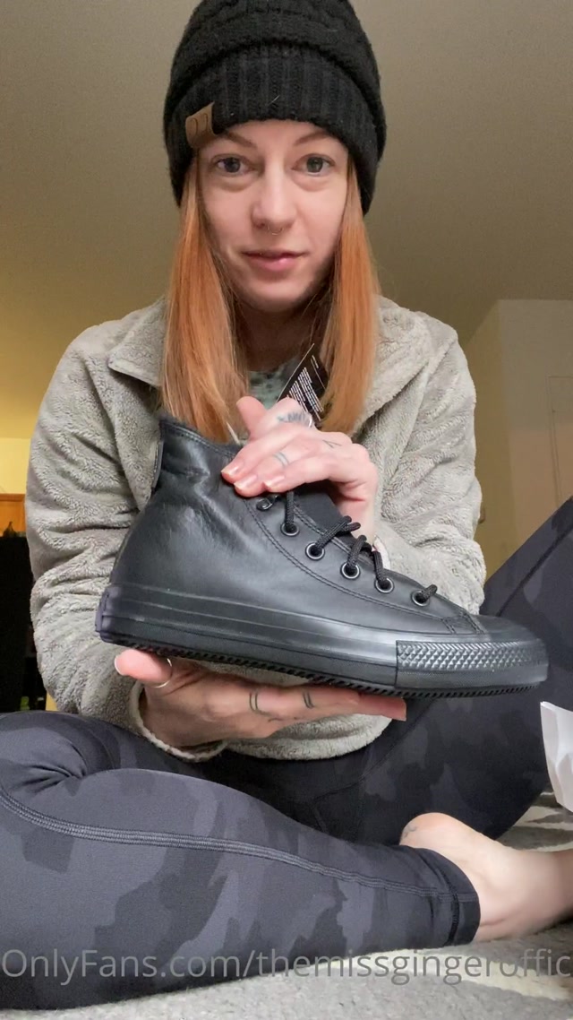 themissgingerofficial_11-01-2021-2006660521-I_GOT_SOME_NEW_SHOES.mp4.00001.jpg