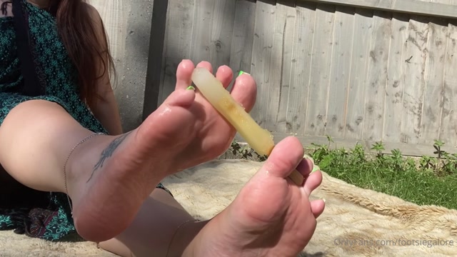 footsiegalore_31-07-2020-89557714-Friday_Footsie_pop_this_tastes_s.mp4.00008.jpg
