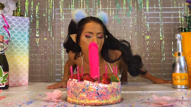 Madison Ivy 5ee470543ecca4cc03cda_source 00000