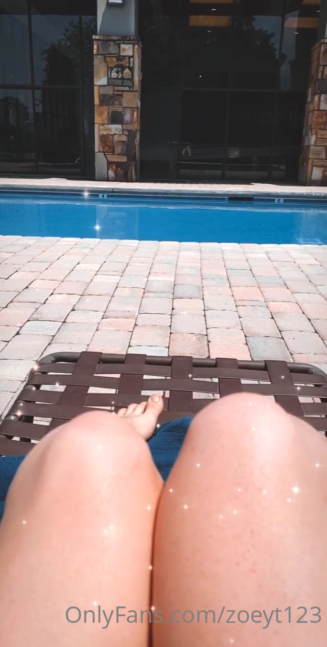 zoeyt123 21-06-2020-69330052-Relaxing poolside 00015