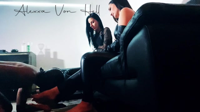 Alexxa Hell Two pairs of Devilicious feet 00015 Alexxa Hell Two pairs of Devilicious feet 00015