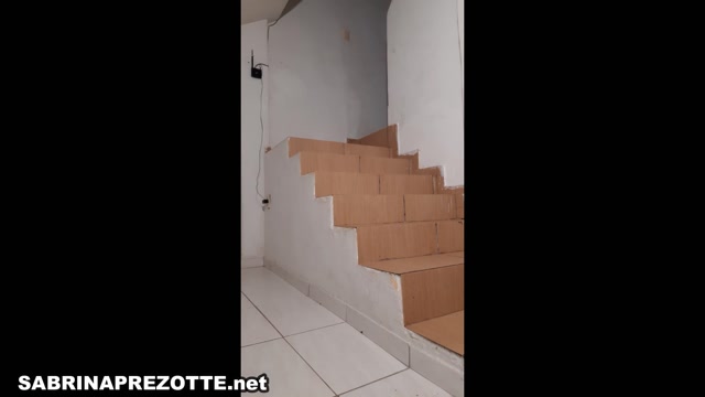 66790 Sabrina Prezotte gozando muito para voce na escada da casa de seu amigo em São Paulo 00010