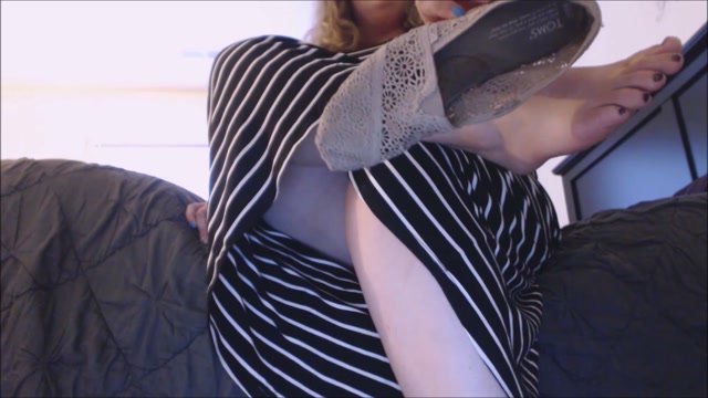 Goddess Lisa Lux - Sweaty Smelly TOES 00012