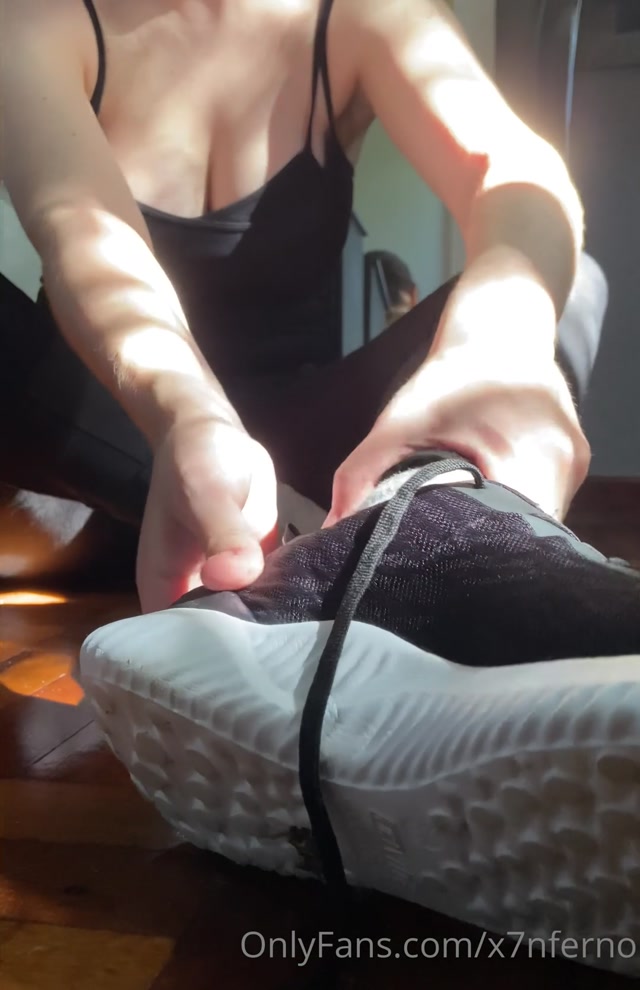 x7nferno 2021 03 28 2067264474 my sweaty feet after walking and dog fur lol. me 00003 x7nferno 2021 03 28 2067264474 my sweaty feet after walking and dog fur lol. me 00003