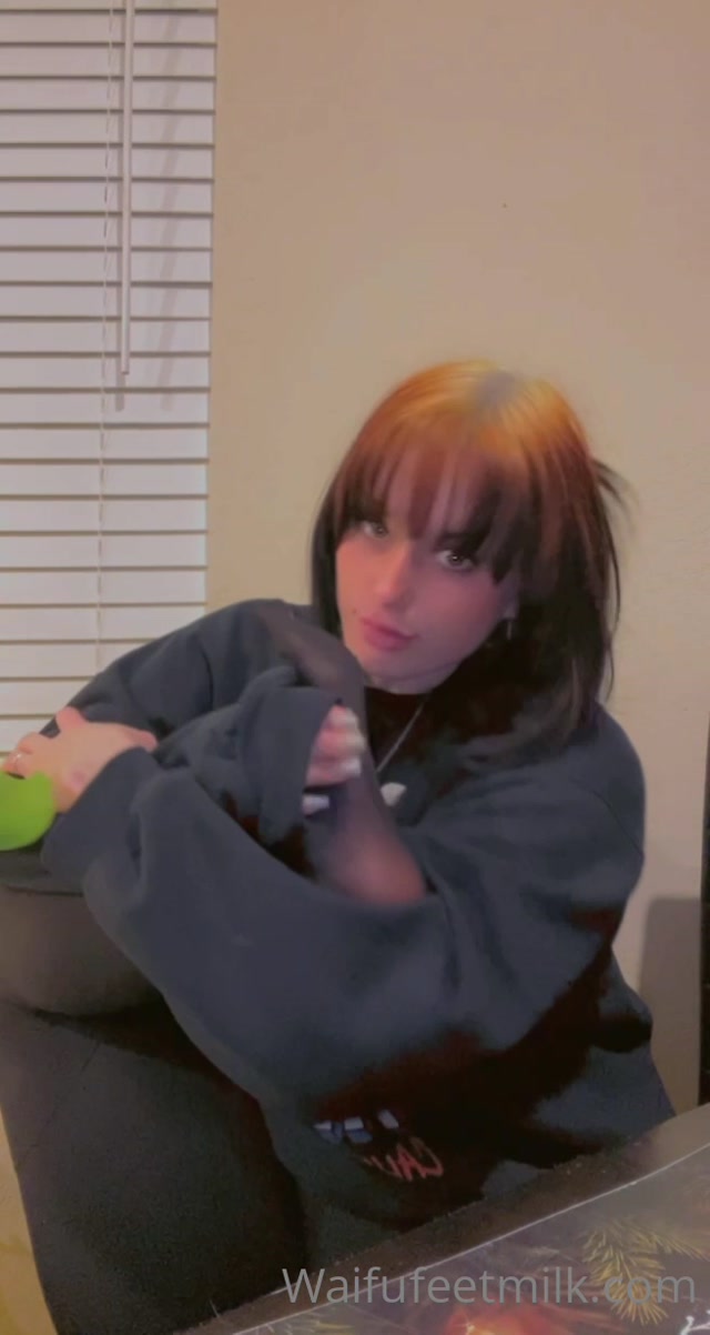 waifufeetmilk 05 01 2022 2320582008 after gym snif 00004