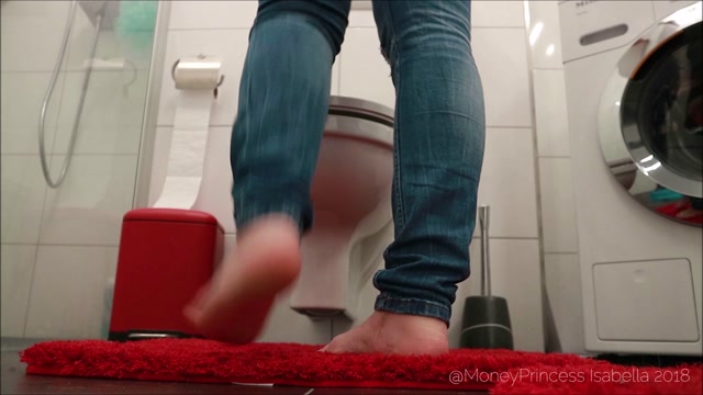 Princess Isabella - Worship my feet while I pee 00012 Princess Isabella - Worship my feet while I pee 00012