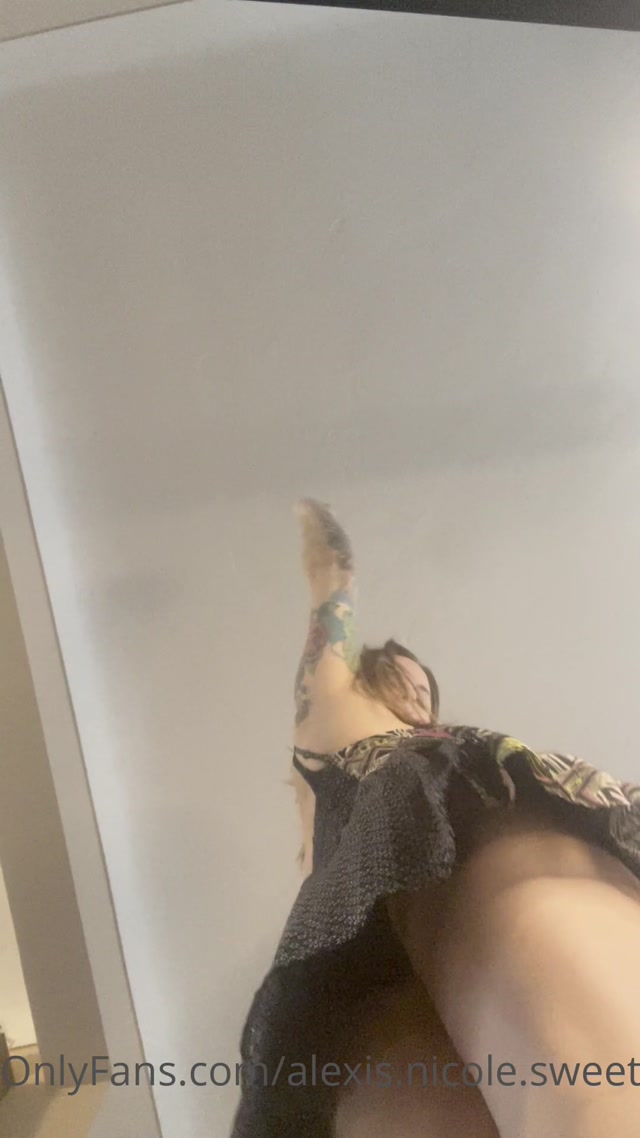 Alexis Nicole 015 alexis.nicole.sweetfeet 05-03-2022-2383656399-Sometimes I want to stomp you like a little bug  00010