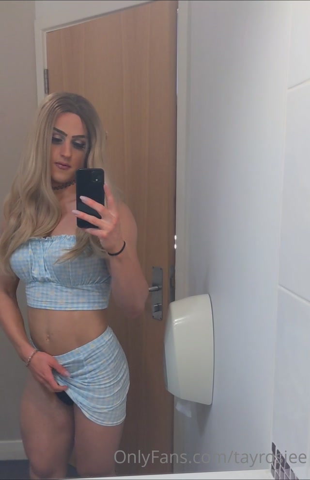 tayrosiee aka  Taylor - [2021-06-22] Playing with myself in the hotel bathroom like the naughty stayrosiee 00001