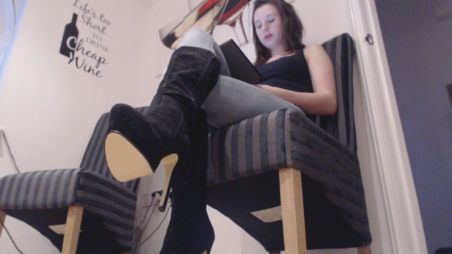 Dominatrix Victoria Black - Lucky To Be Knelt At My Boots 00001