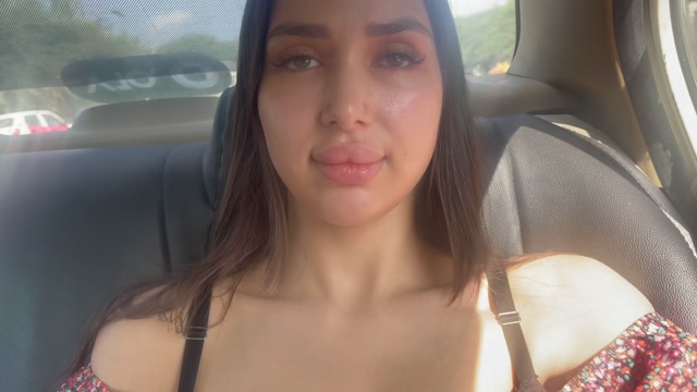 kristinaxxx teasing taxi driver in tight top 00006