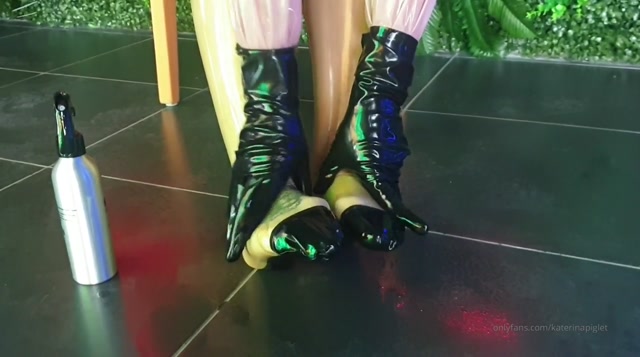 Katerina Piglet - For Foot Fetishists – Rubber Stockings 00007